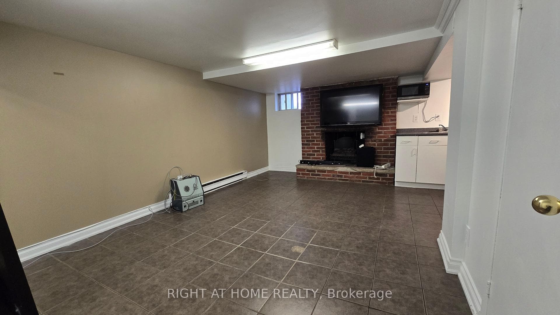 127 Sheppard Avenue Unit BSMT photo 3