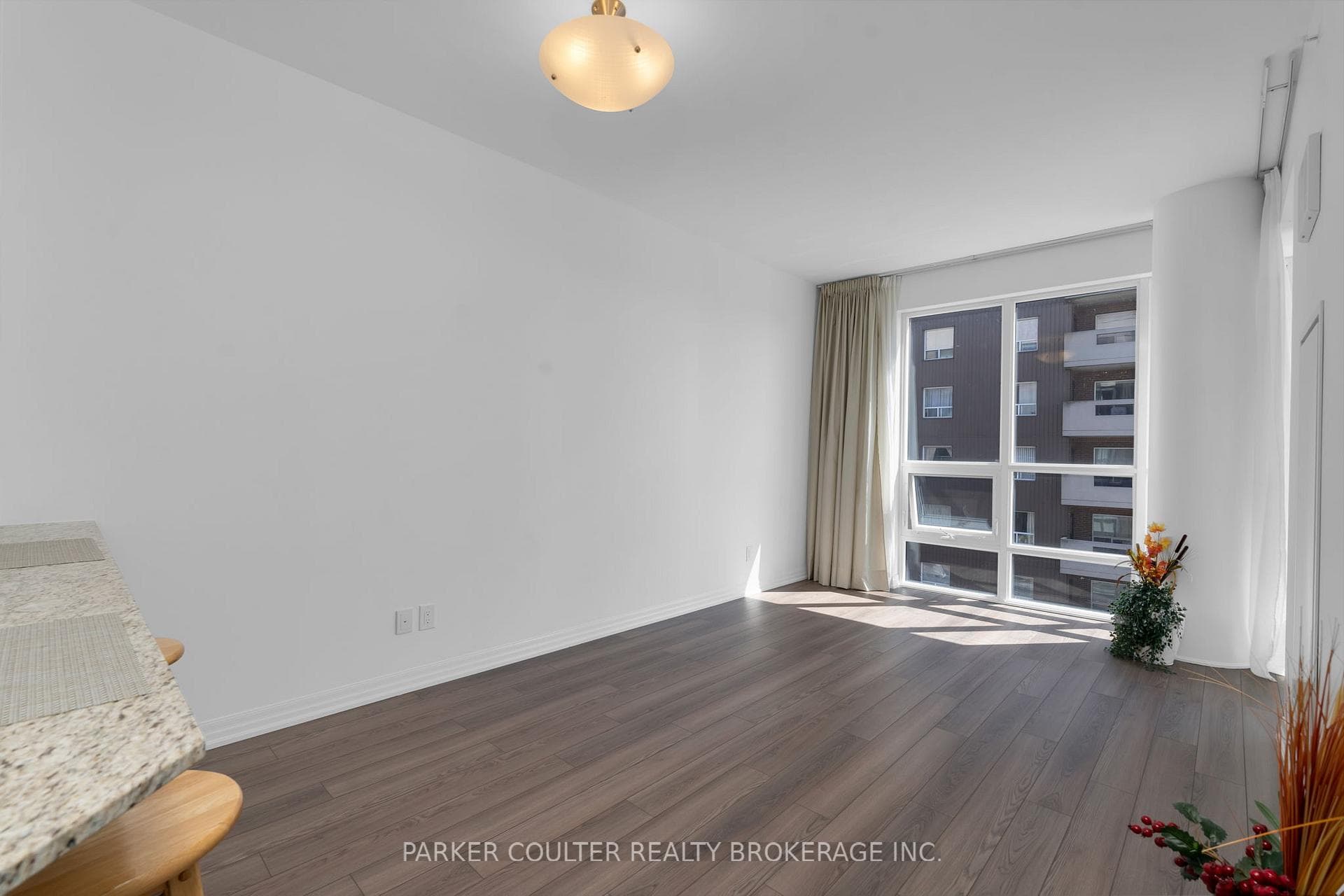 111 Worsley Street Unit 709 photo 10