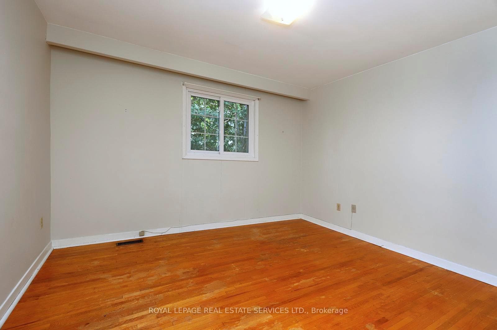 1492 Hillgrove Road photo 30