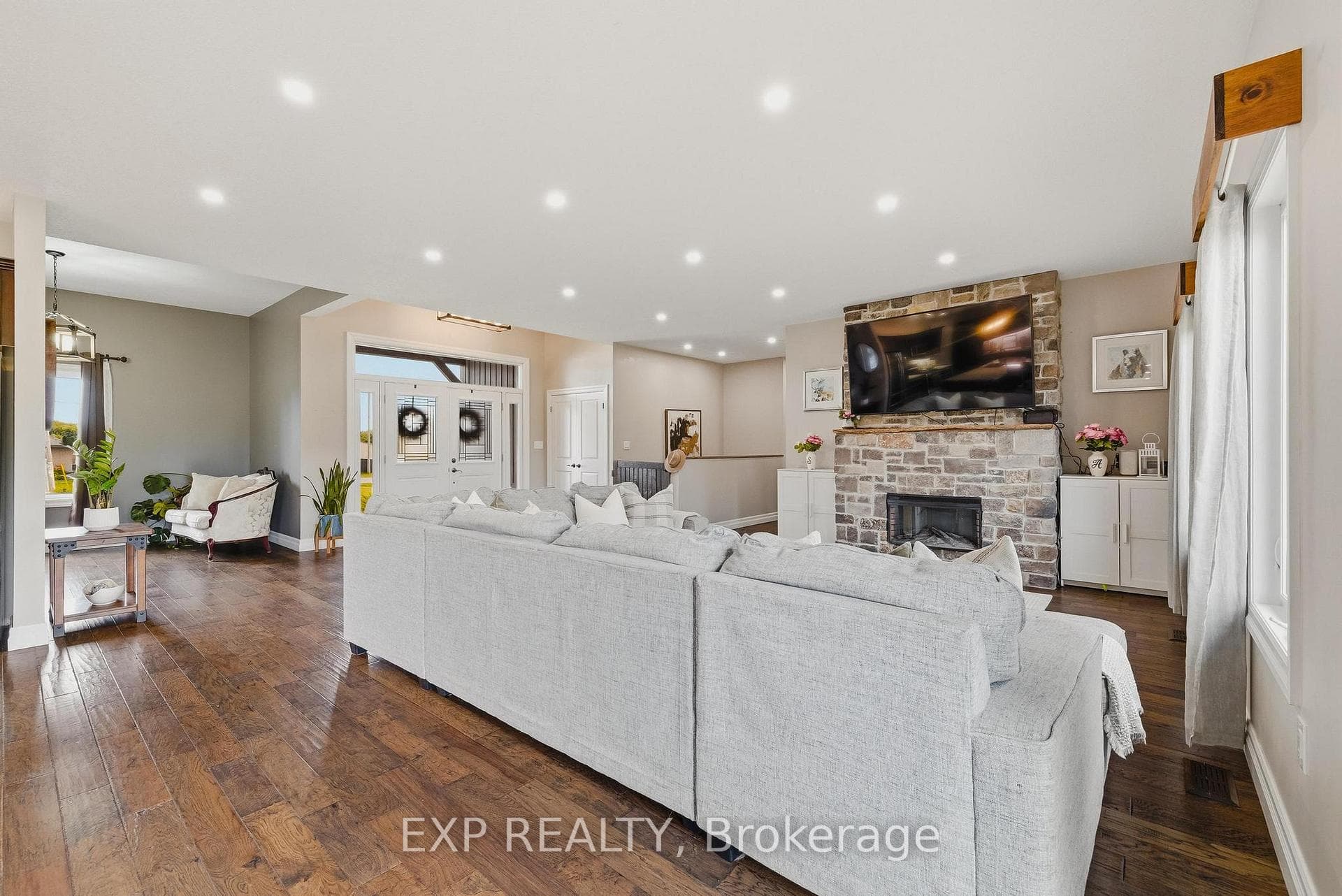 236 Burford Delhi Townline Road photo 4