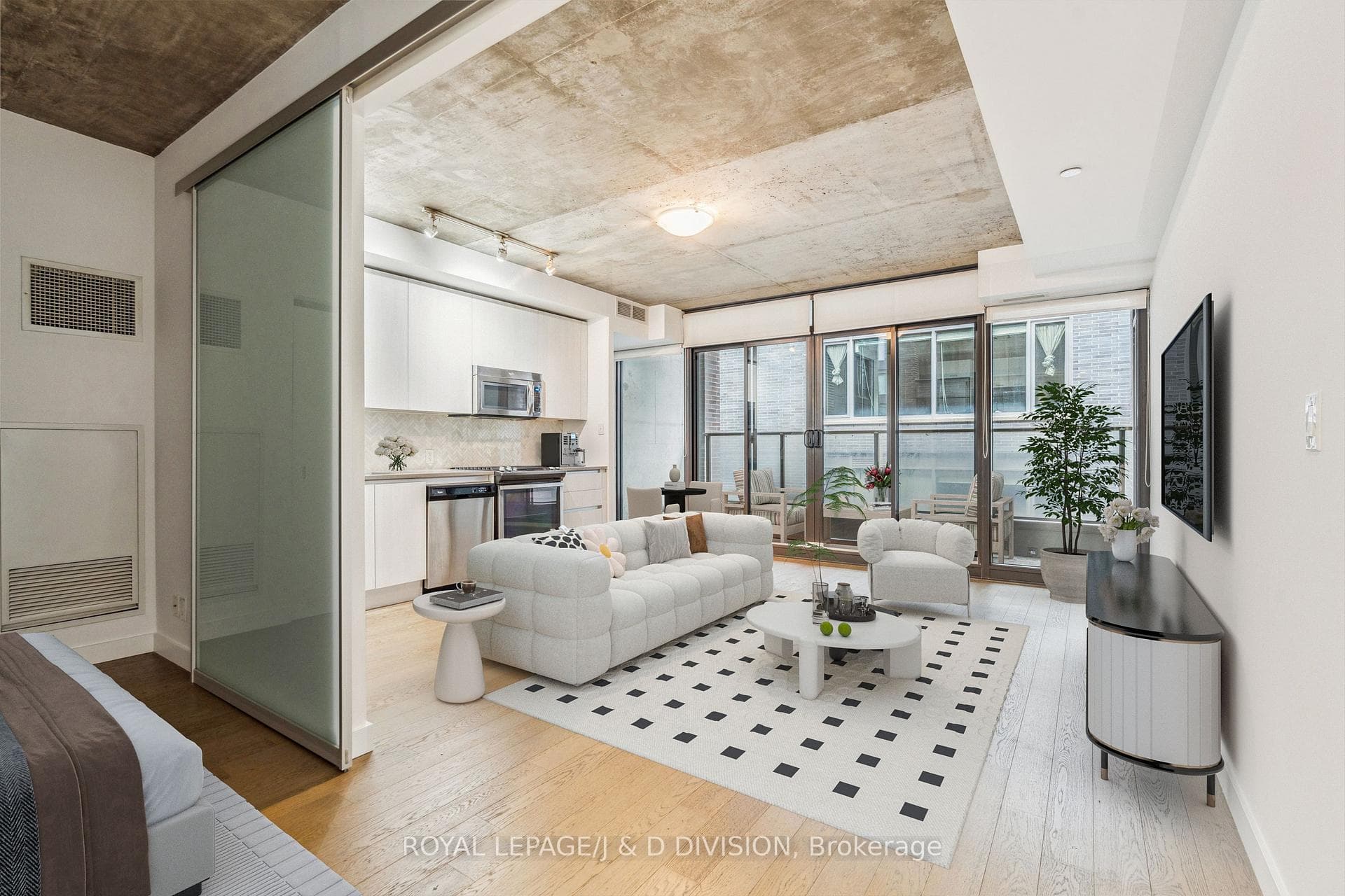 111 Bathurst Street Unit 423 photo 3