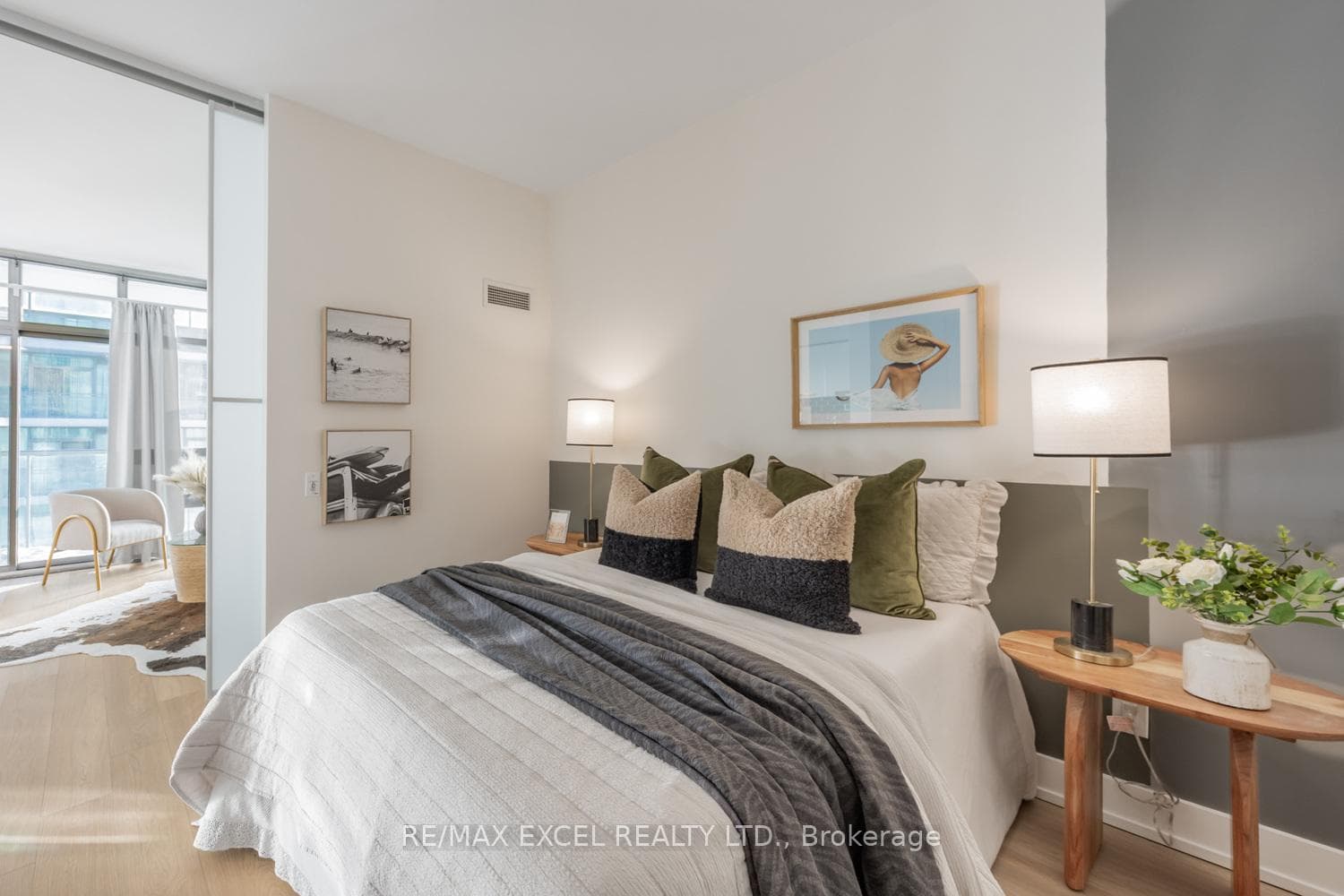 33 Charles Street Unit 3709 photo 16