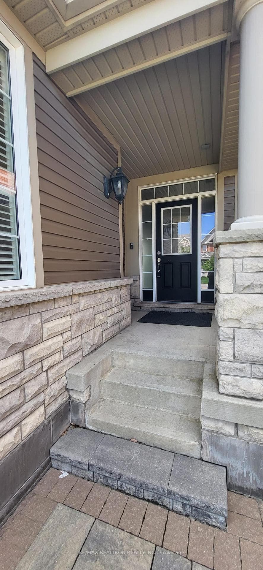 207 Dymott Avenue photo 1