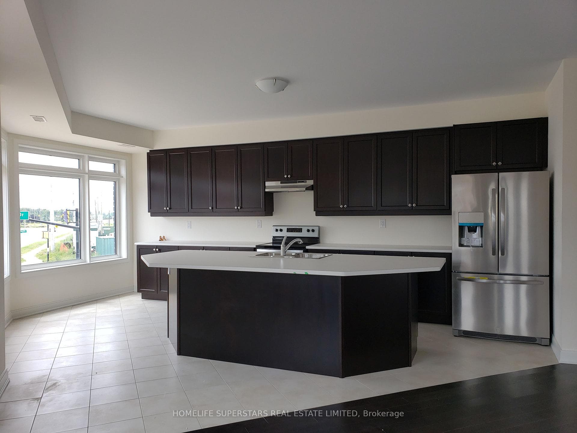 409 Veterans Drive photo 5