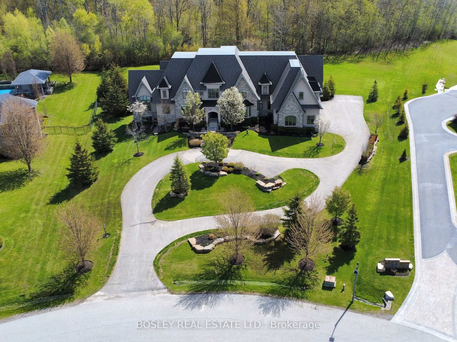 3325 Hollywood Crt - Drone