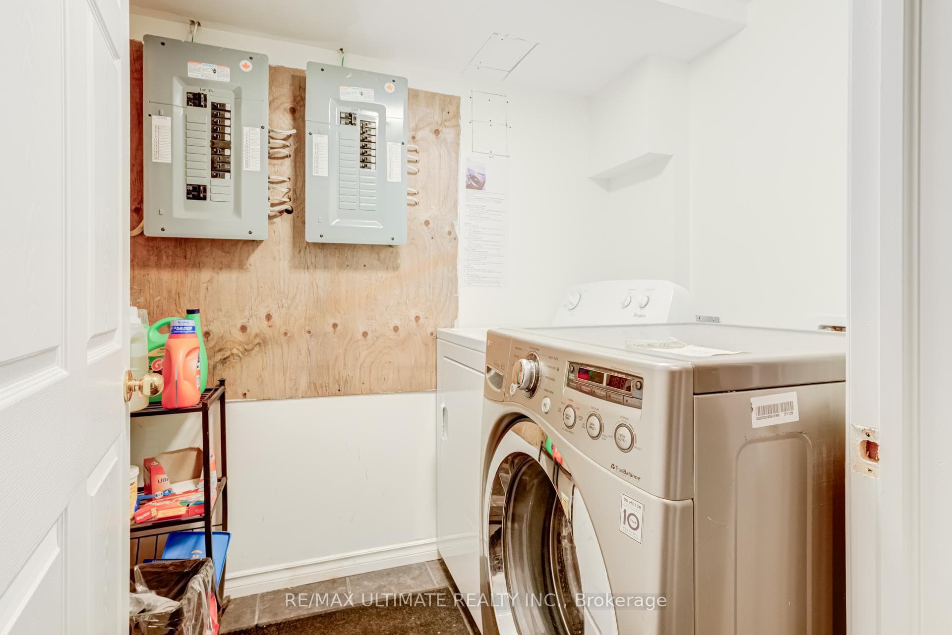 533 Kingston Road photo 25