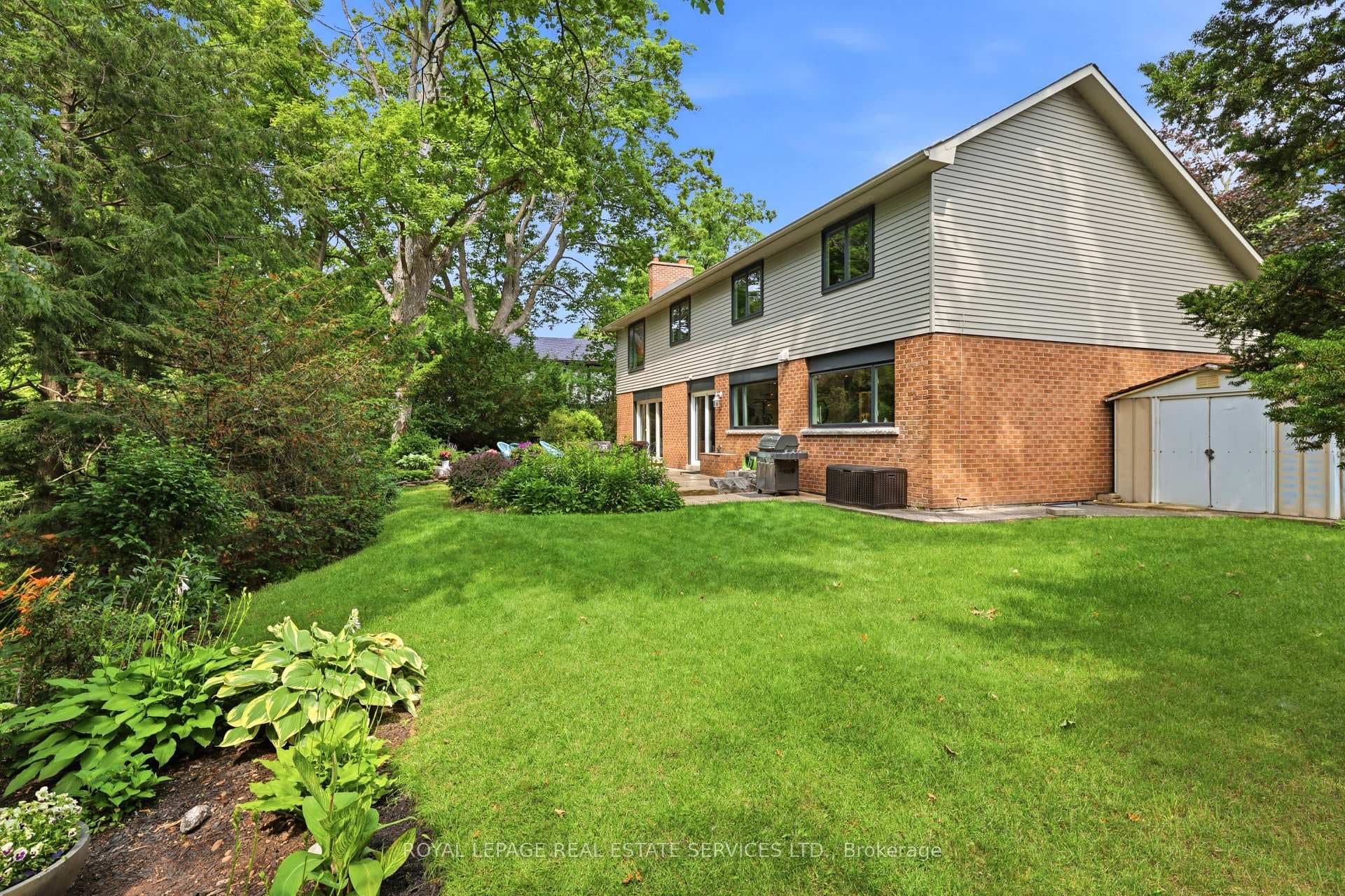 11 Regency Court photo 37