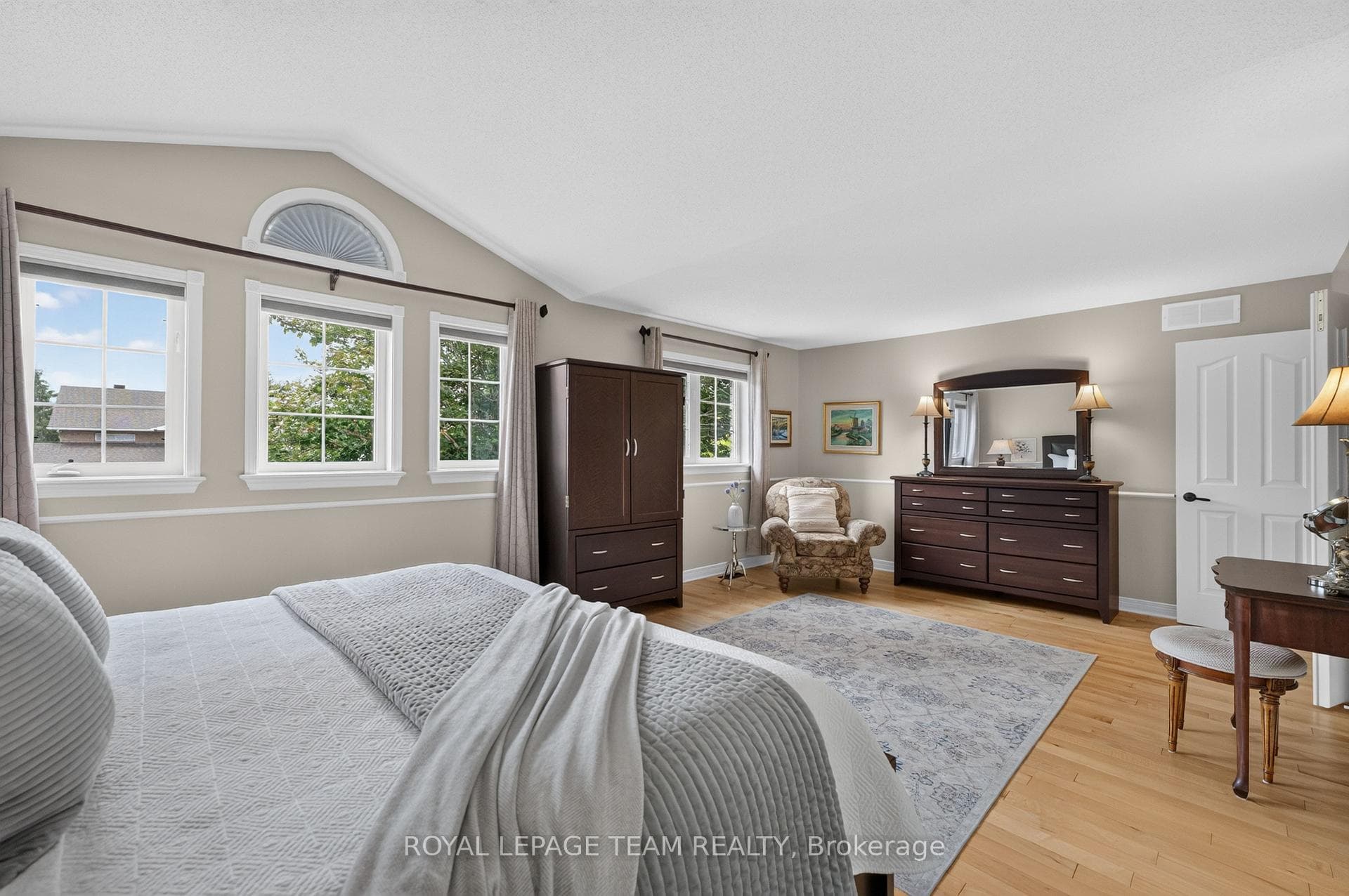 12 Forillon Crescent photo 32