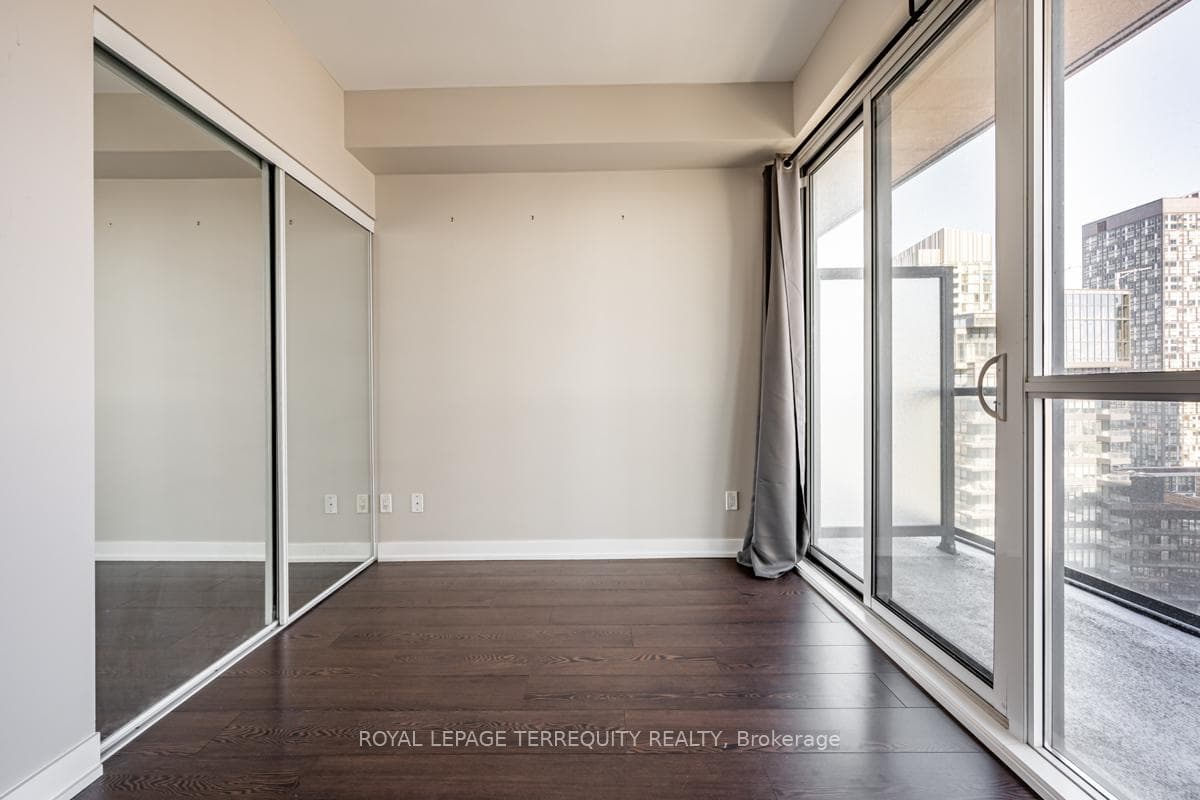 20 Bruyeres Mews Unit 2106 photo 15