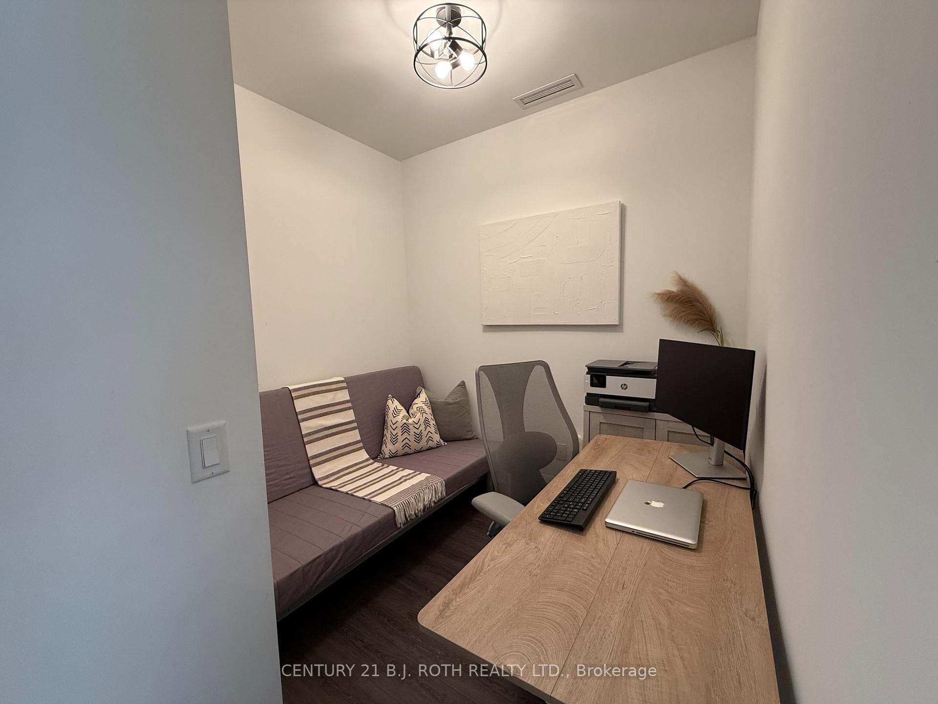 681 YONGE Street Unit 104 photo 4