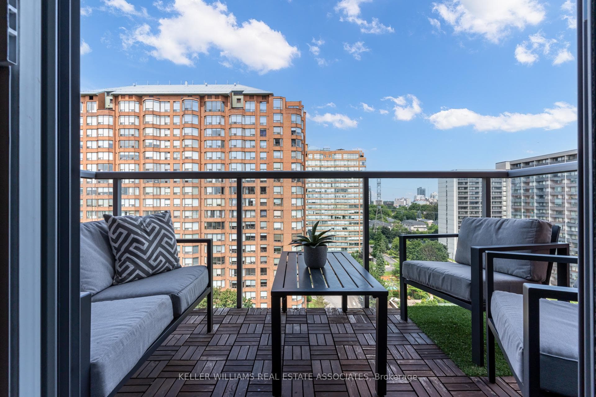 551 Maple Avenue Unit 1108 photo 17