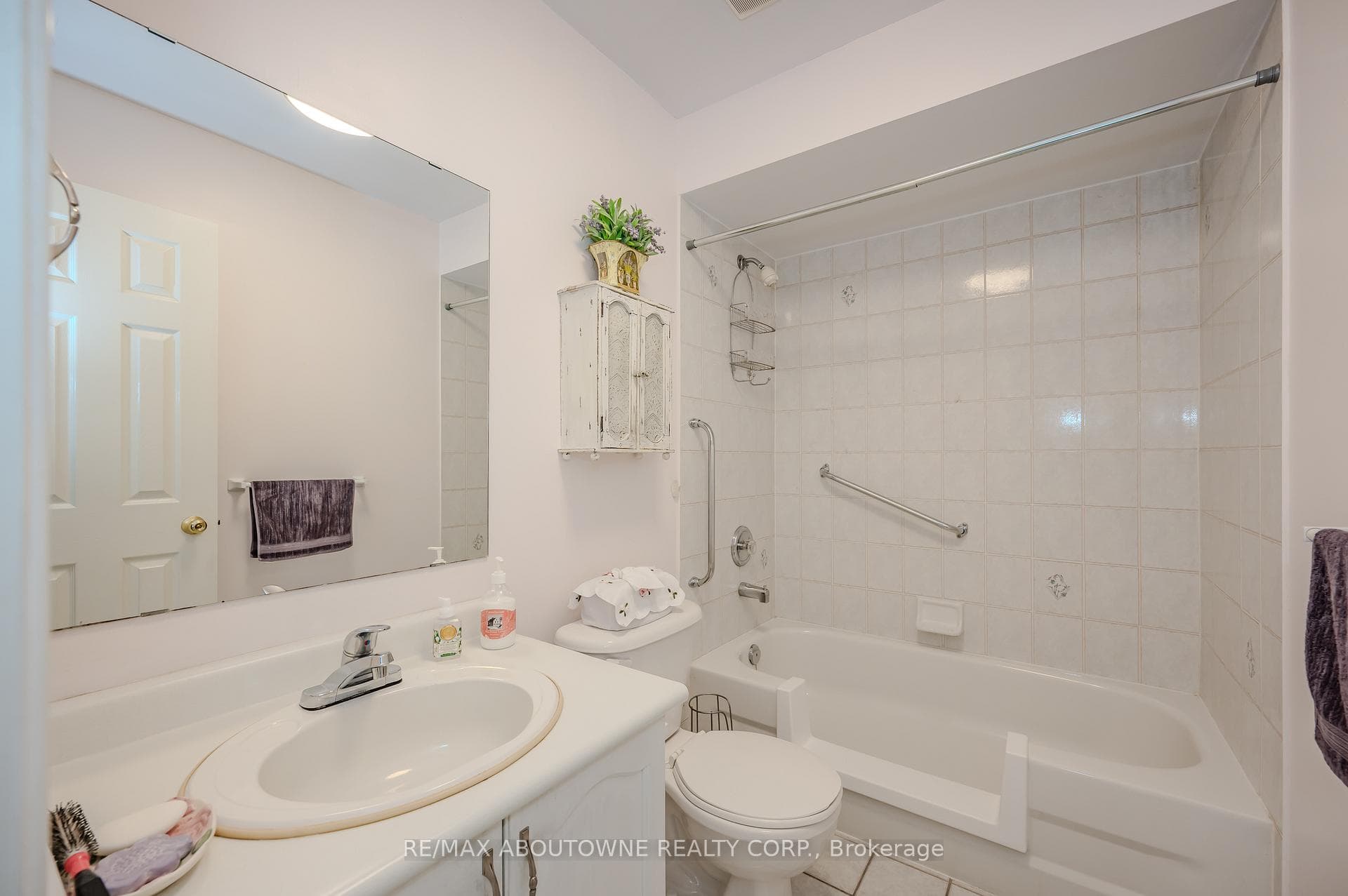 24 Bluewater Court photo 17