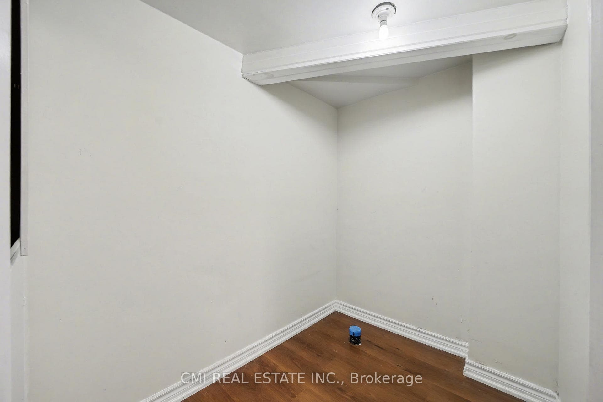 993 Lucerne Crescent photo 29