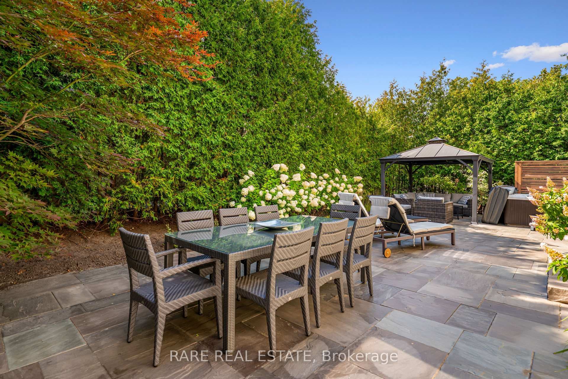 545 Highcliffe Drive photo 37
