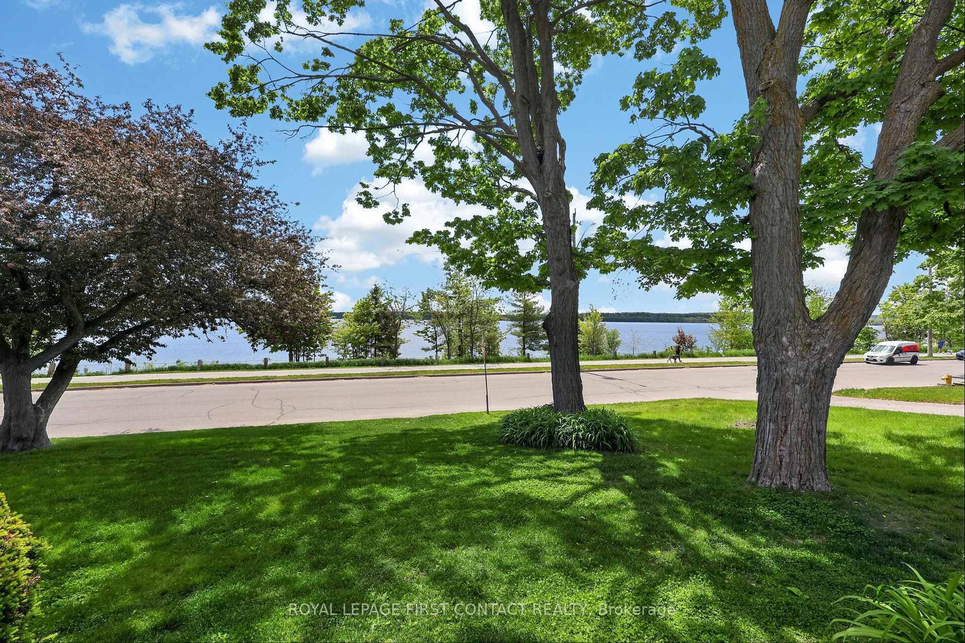 162 Kempenfelt Drive photo 9