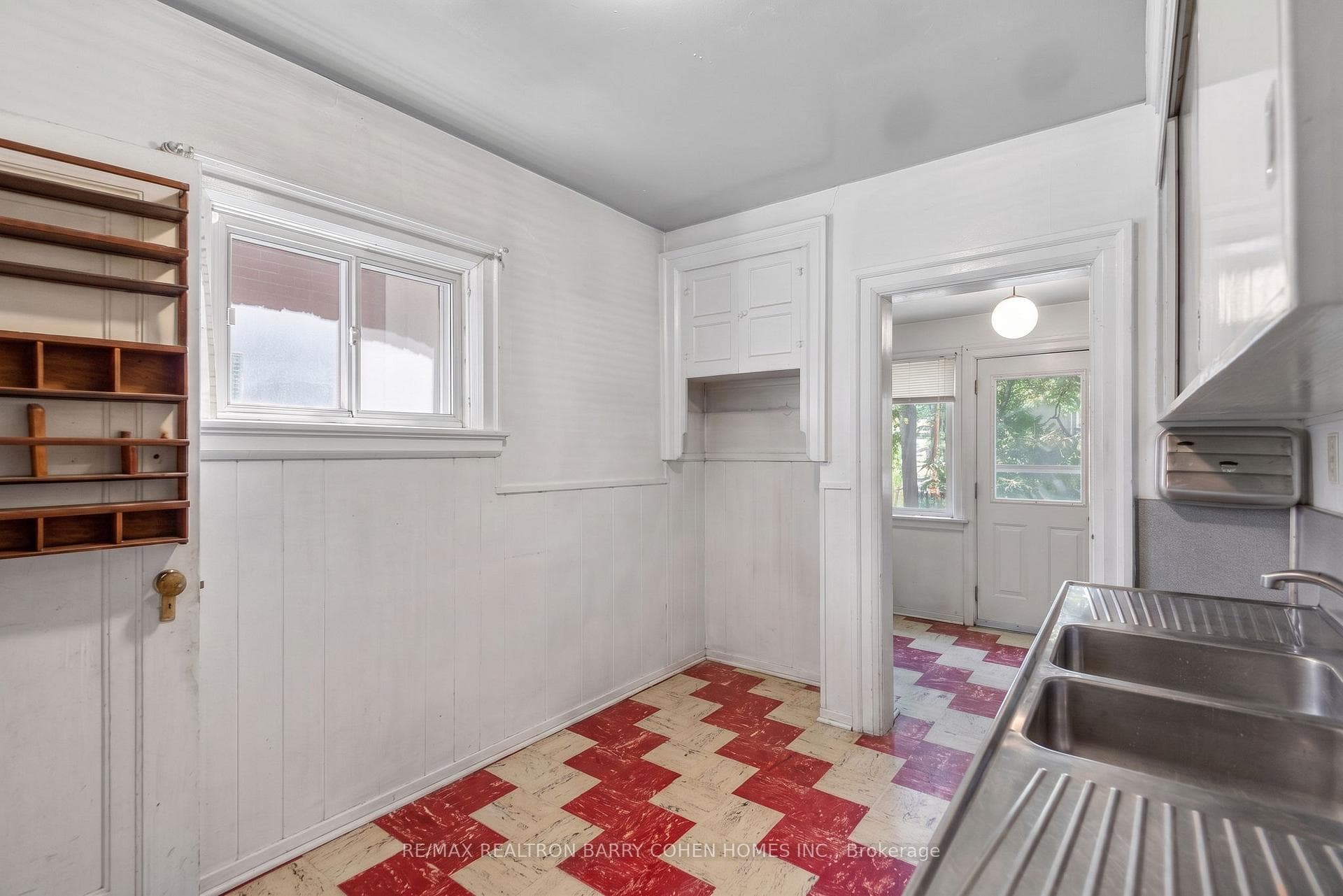 12 Stibbard Avenue photo 9