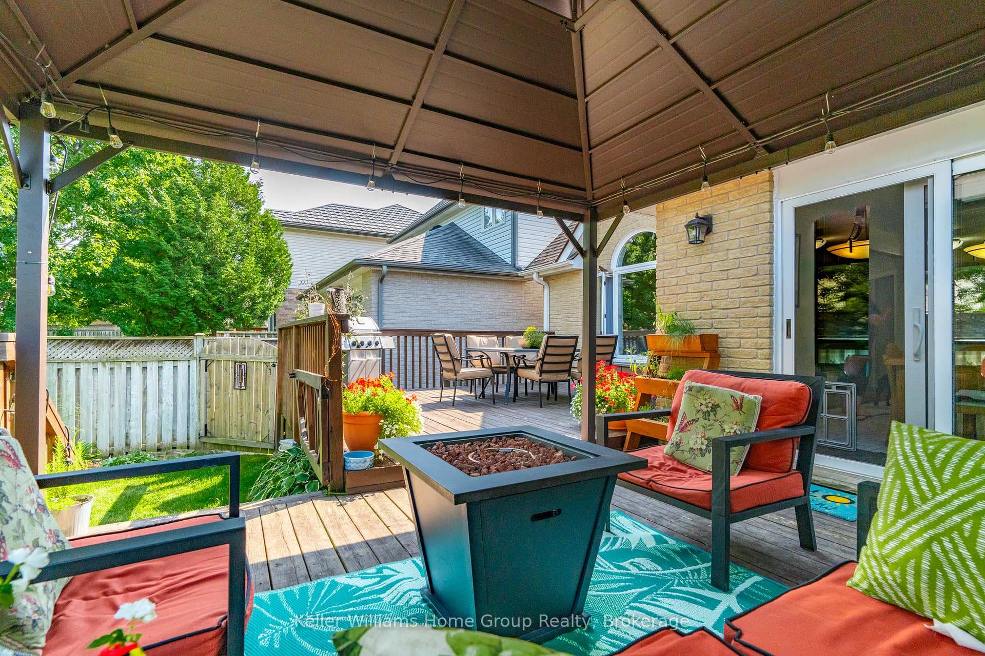 64 GAW Crescent photo 31