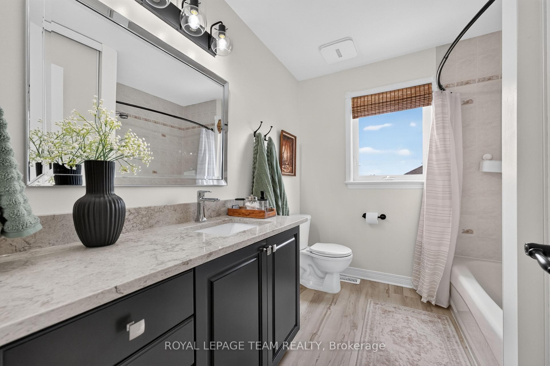 12 Forillon Crescent photo 40