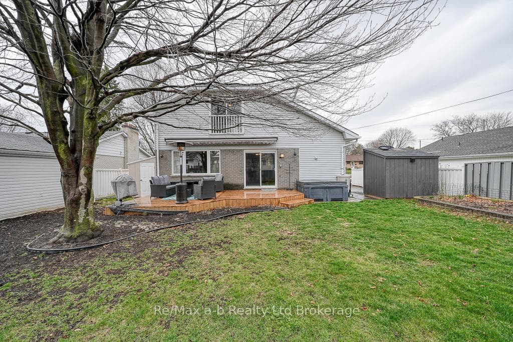 113 Lyndale Crescent photo 37