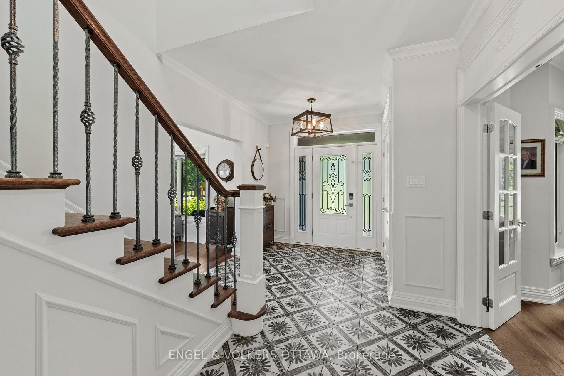 5833A Rideau Valley Drive photo 4