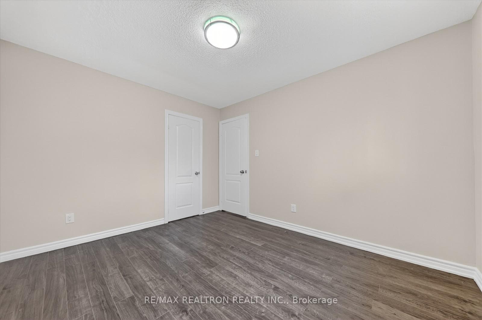 64 Crittenden Square photo 30