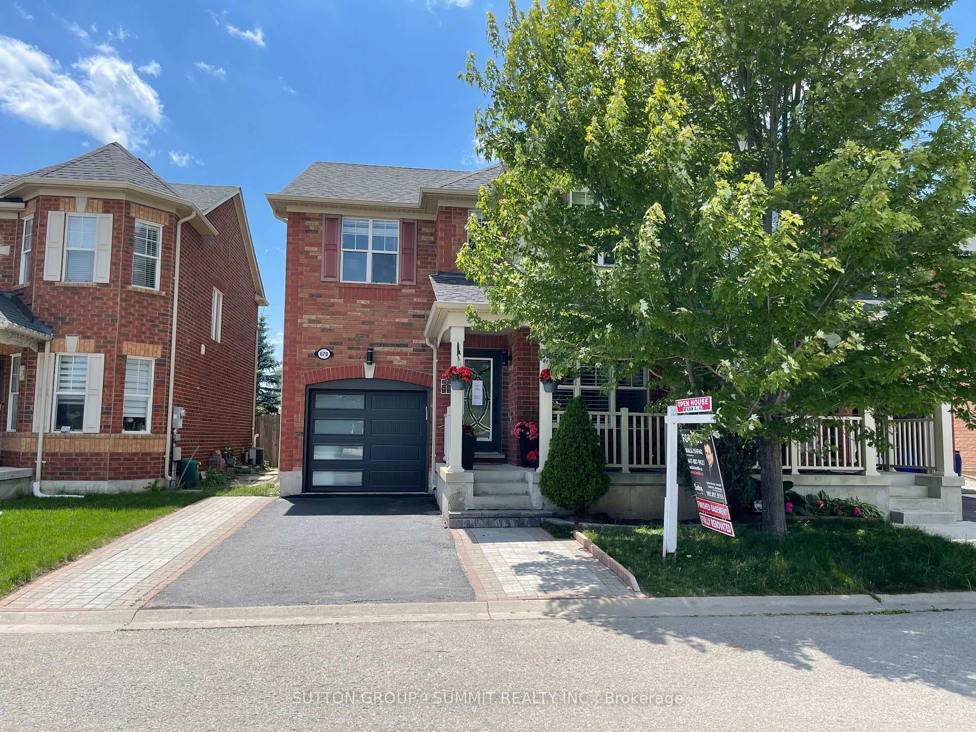 670 Thompson Road photo 1