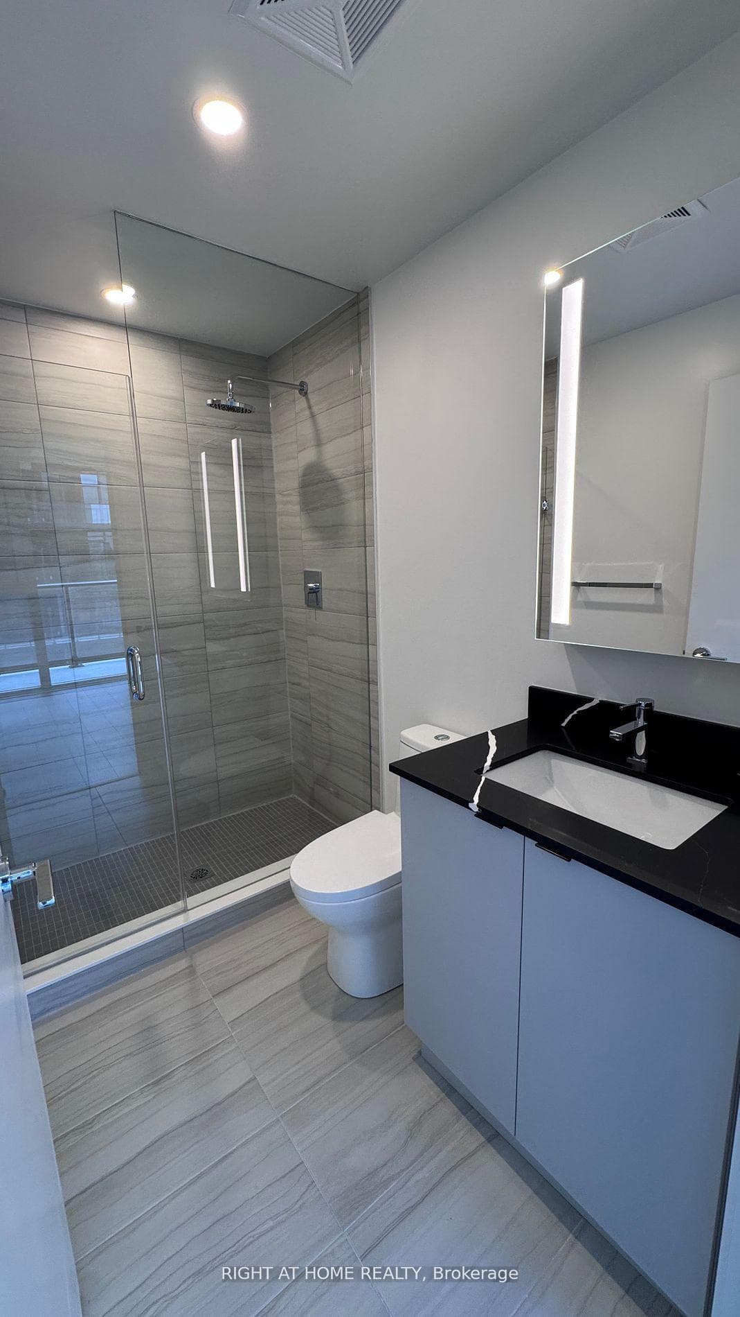 285 Dufferin Street Unit 1027 photo 5