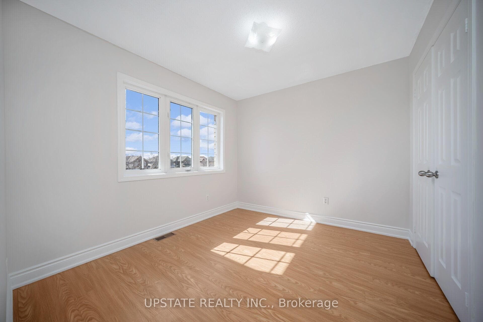6563 Song Bird Crescent photo 22