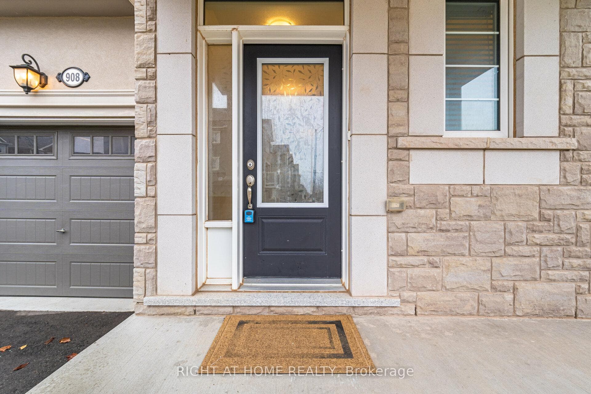 908 Sumac Gardens photo 4