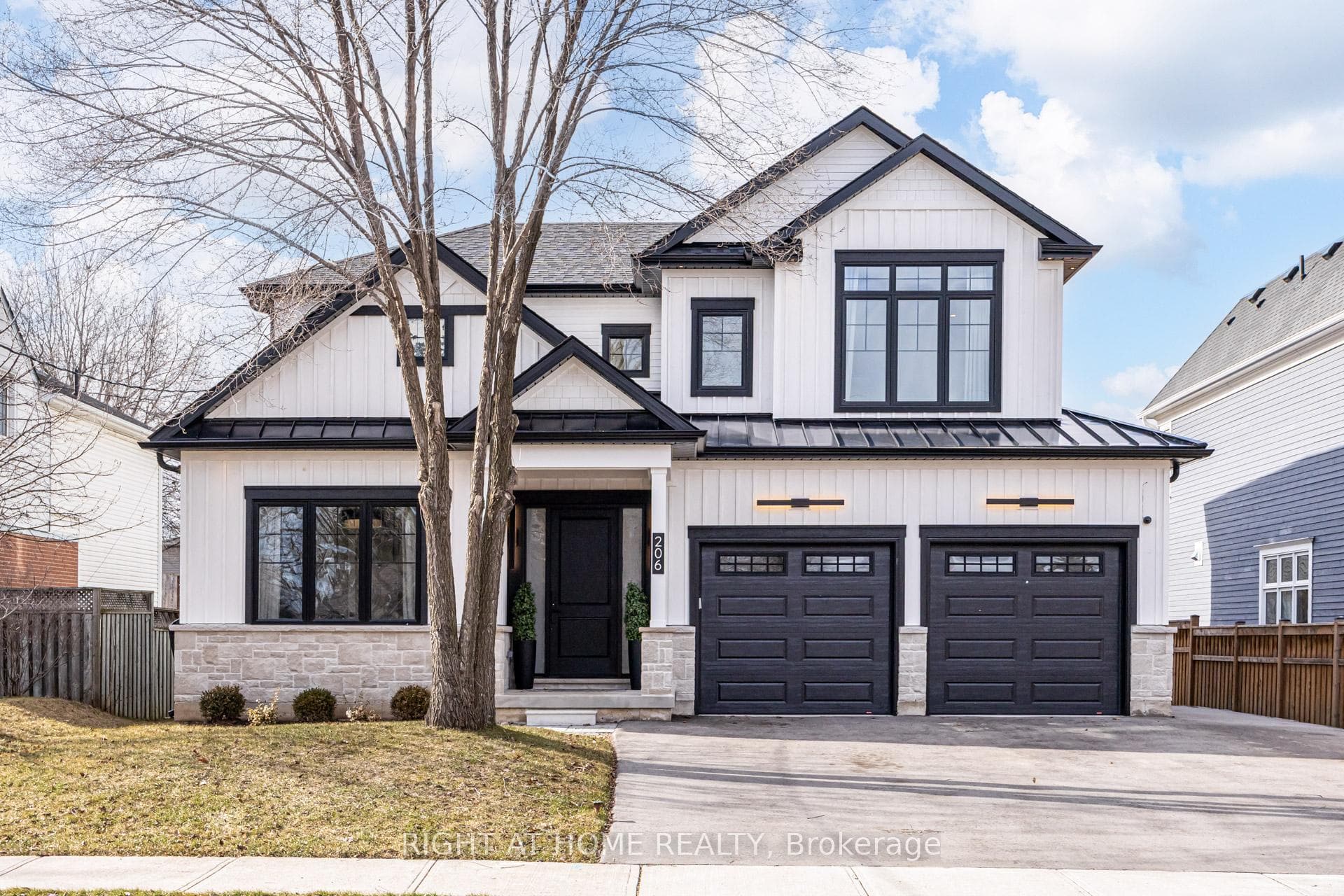 206 Elmwood Crescent photo 2