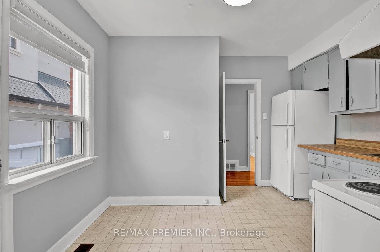 302 Southview Road photo 11