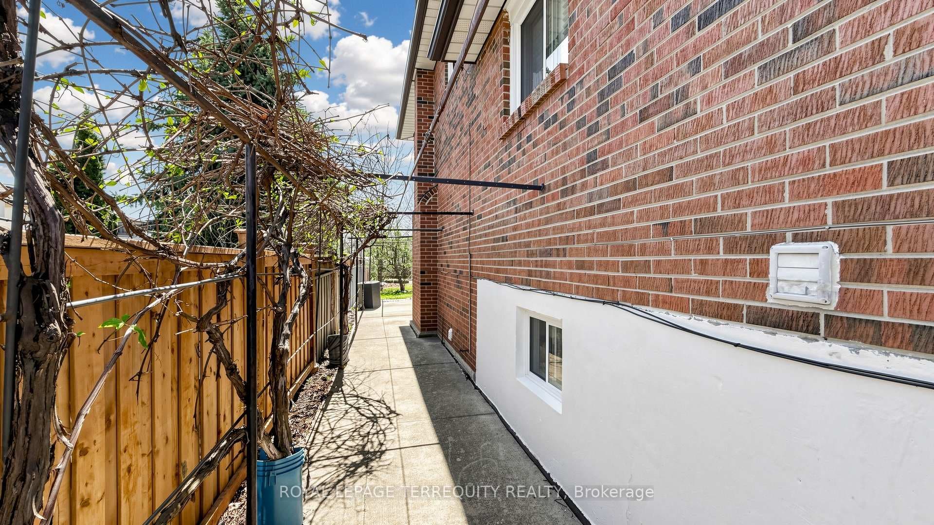2526 Kingsberry Crescent photo 42