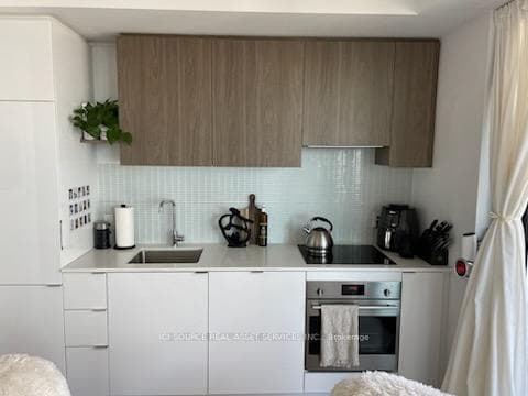 161 Roehampton Avenue Unit 2004 photo 3