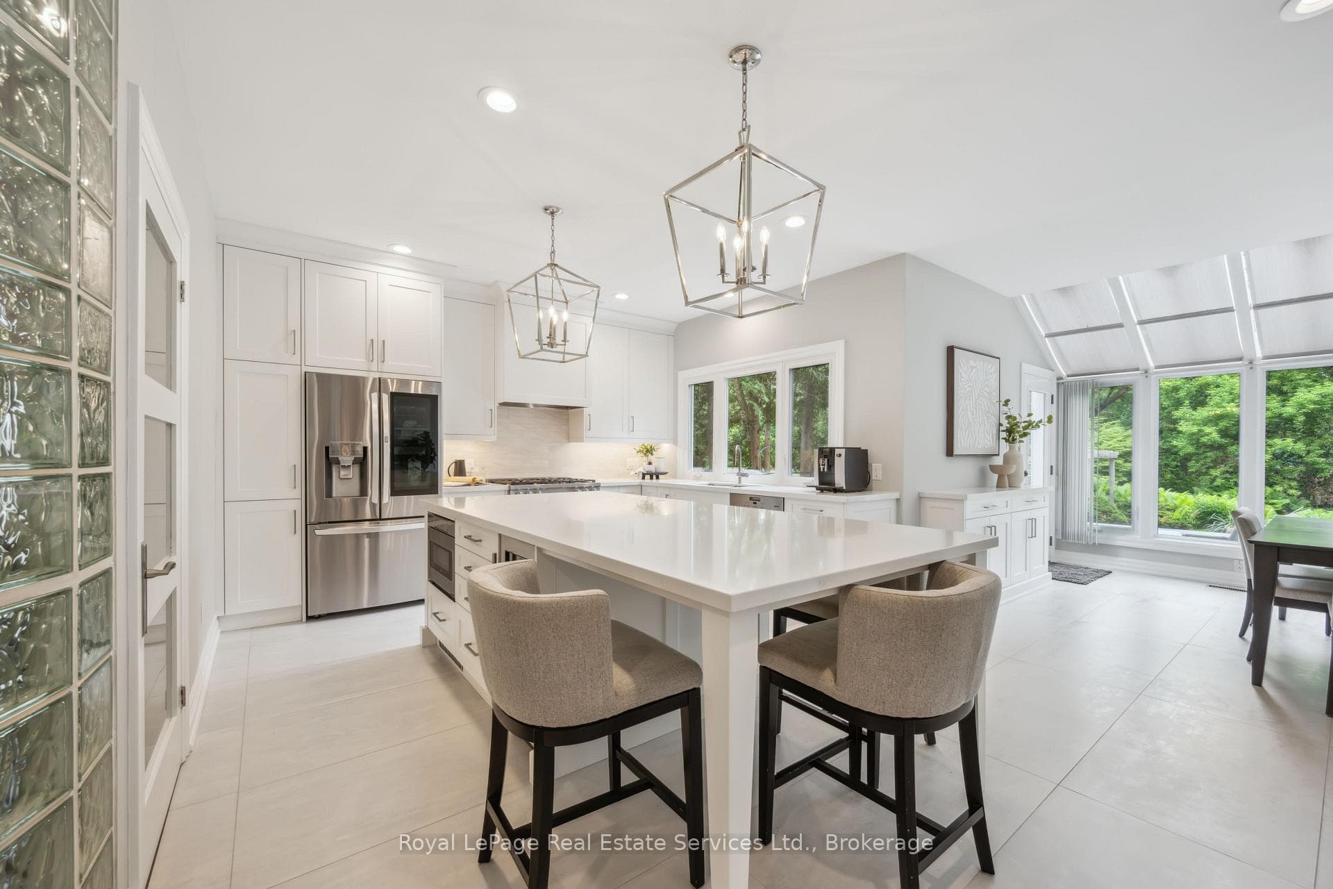 480 CHARTWELL Road photo 8