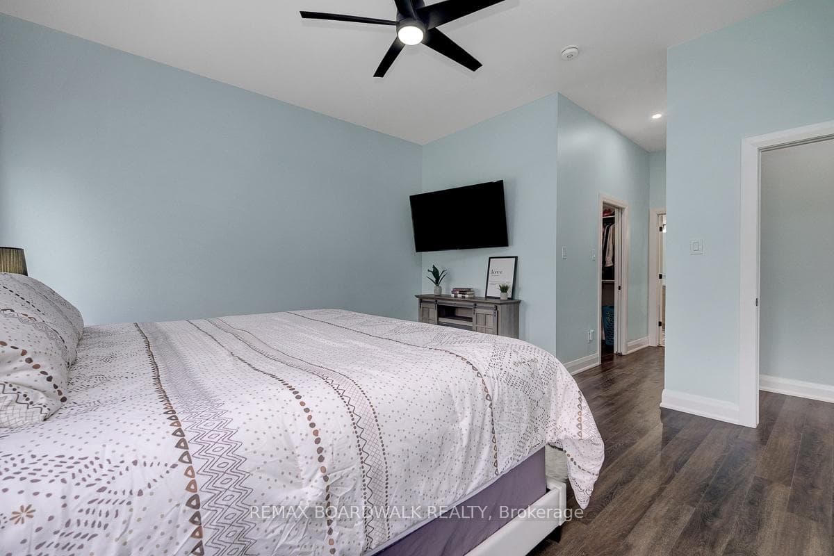 1805 Hyndman Road photo 27
