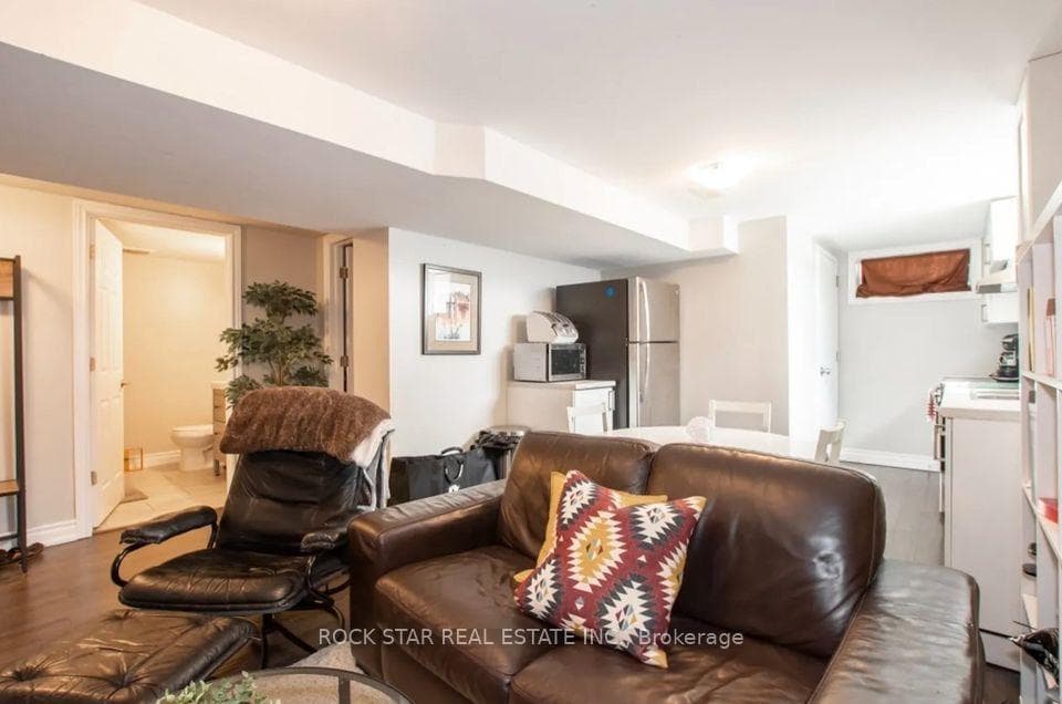 17 Ridgeview Avenue Unit Lower photo 2