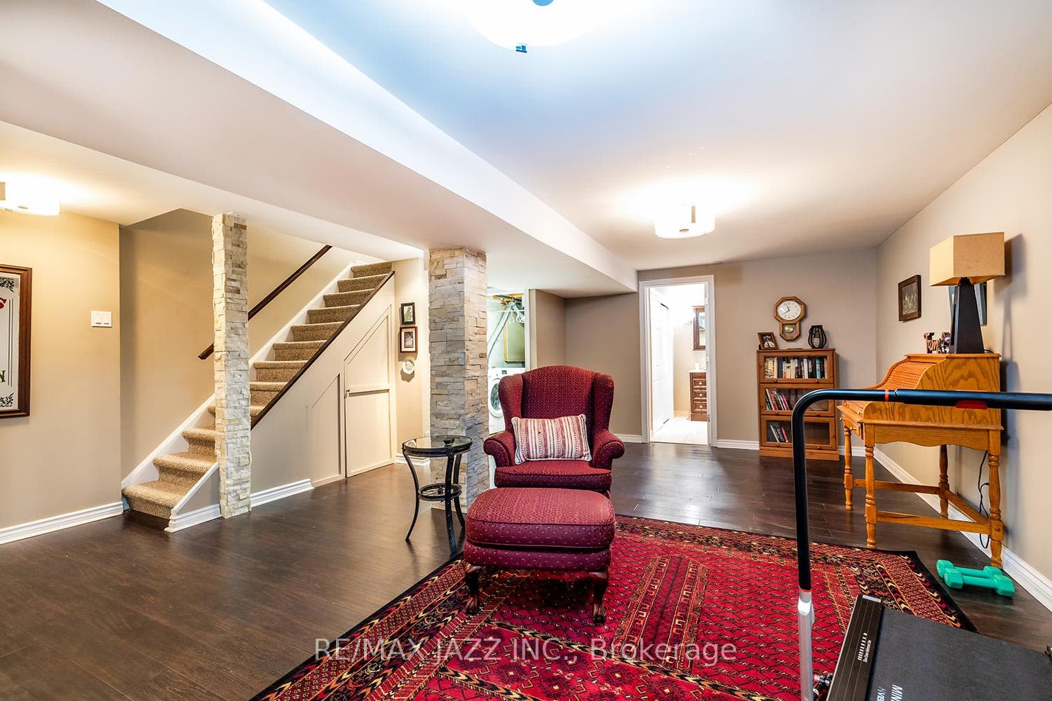 10 Bassett Boulevard Unit 102 photo 33