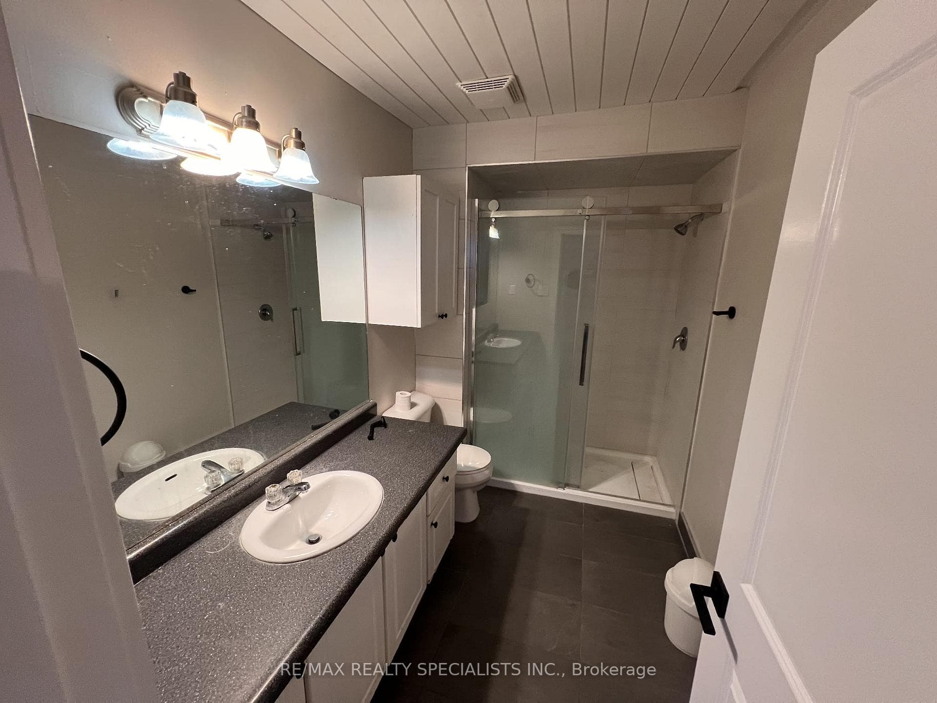 786 Walker Street photo 10