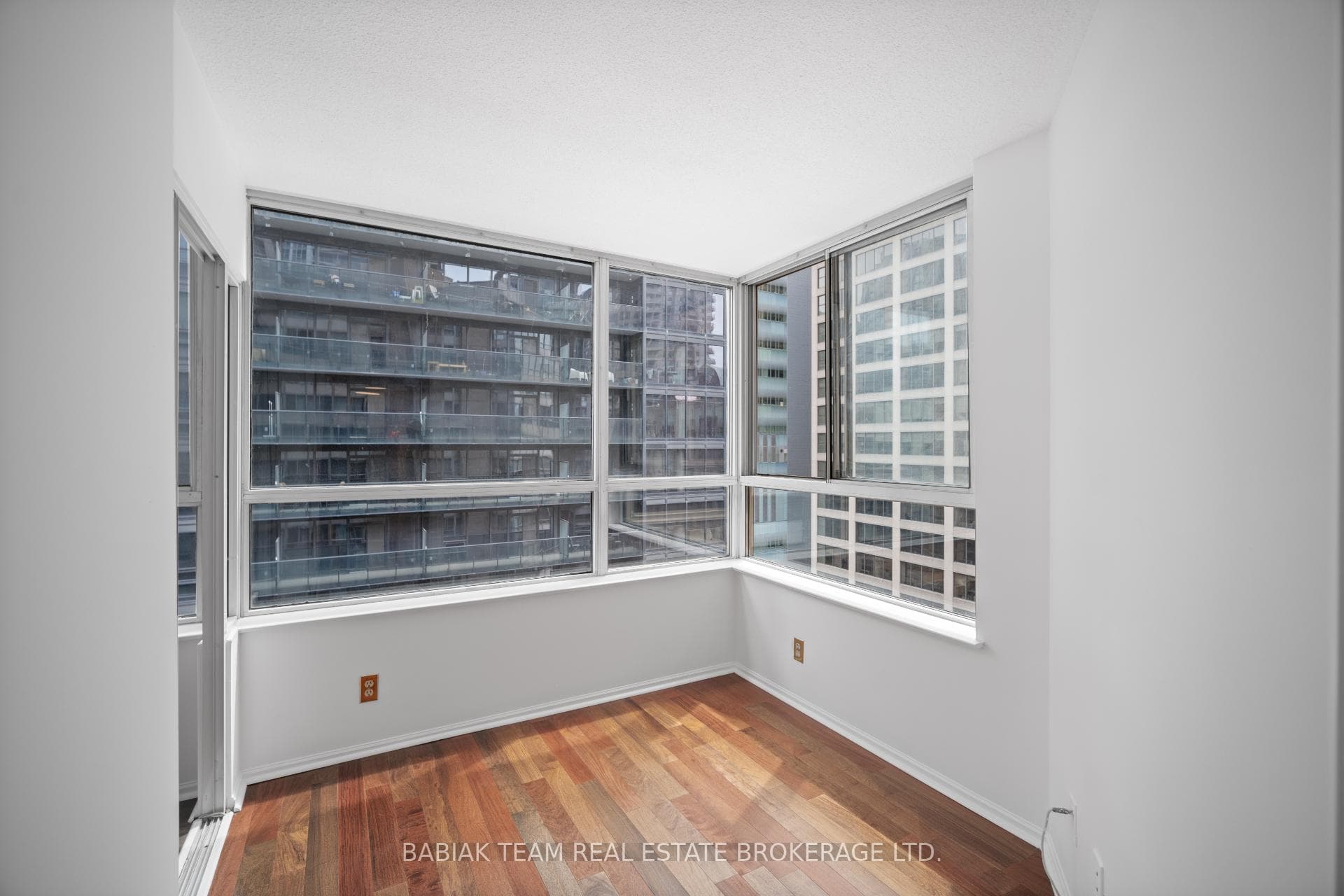 711 Bay Street Unit 1613 photo 24
