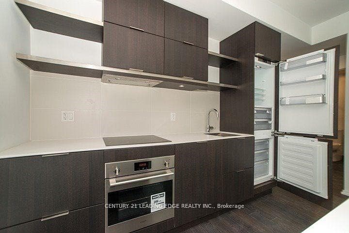 197 YONGE Street Unit 1305 photo 9