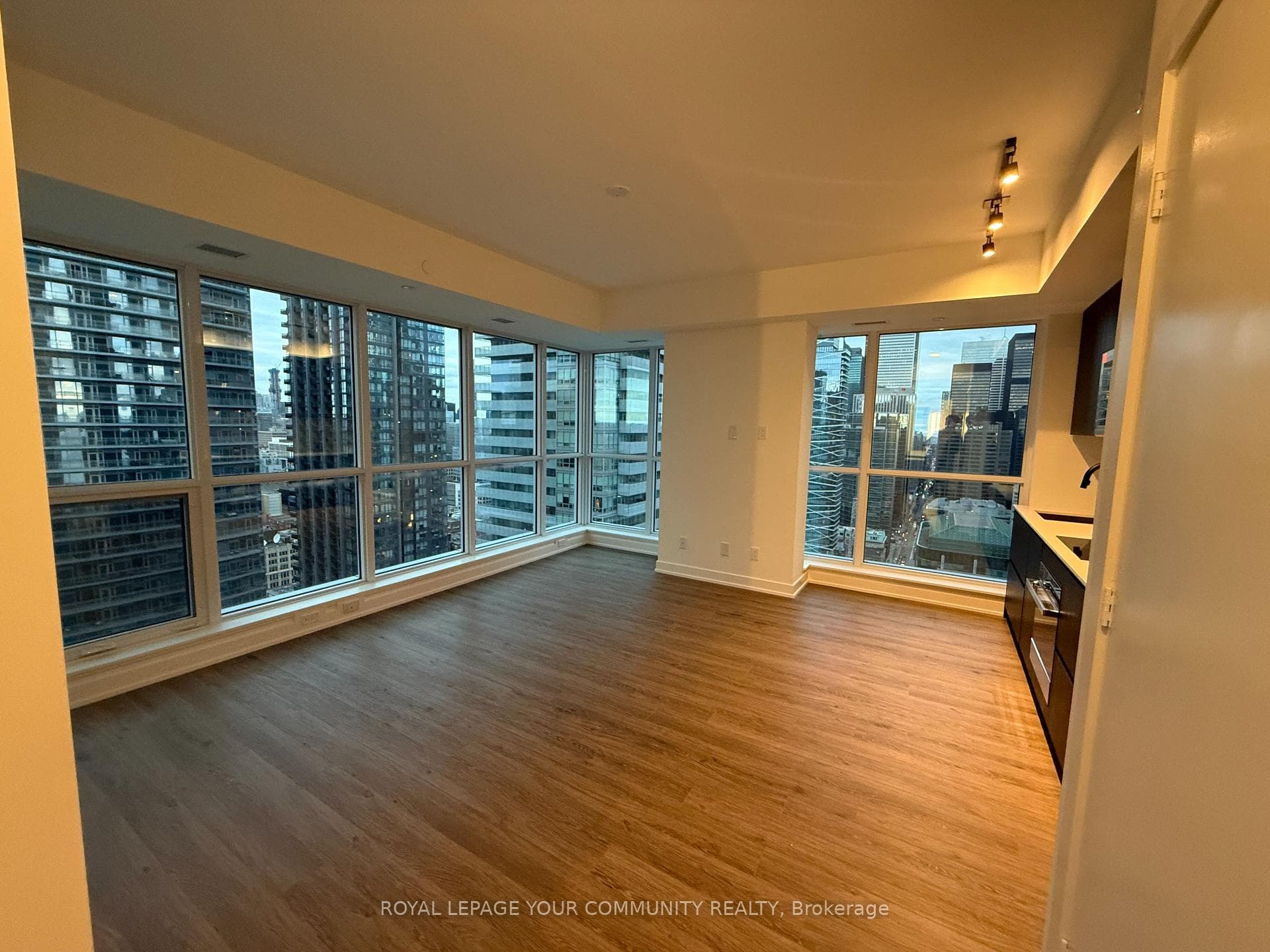 327 King Street Unit 3407 photo 6