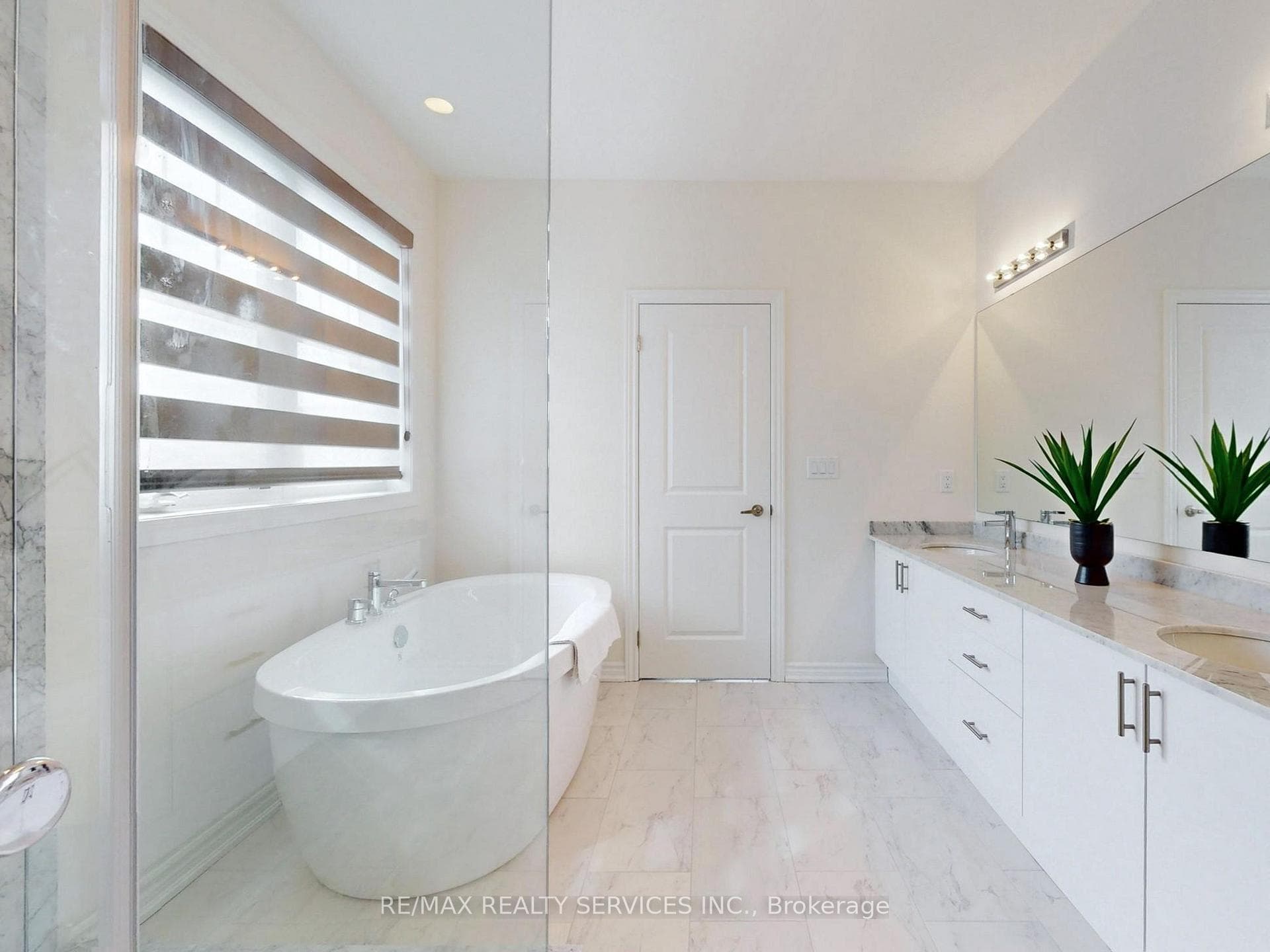 Master Bed Ensuite