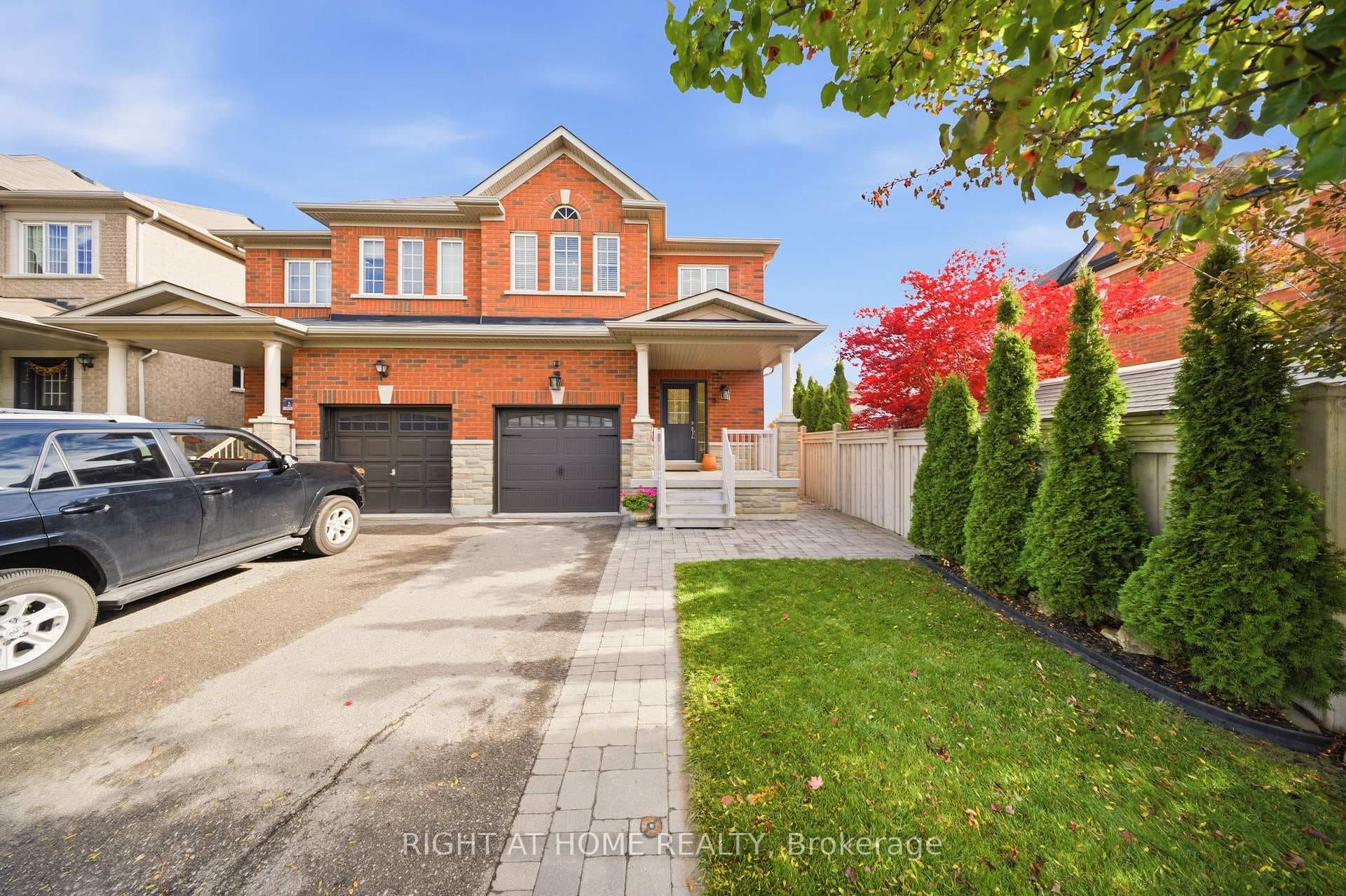 9 Manordale Crescent photo 2