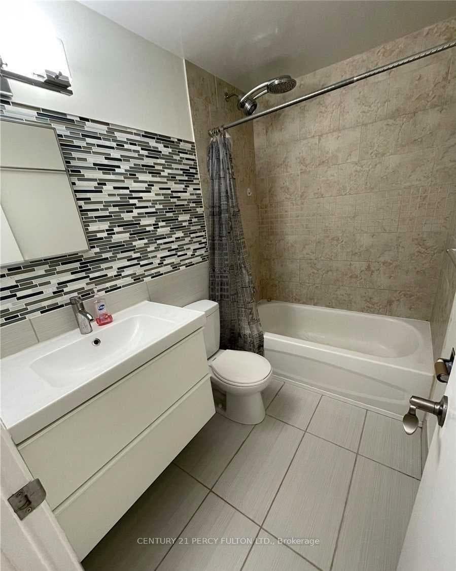 656 Forestwood Crescent Unit 18 photo 8