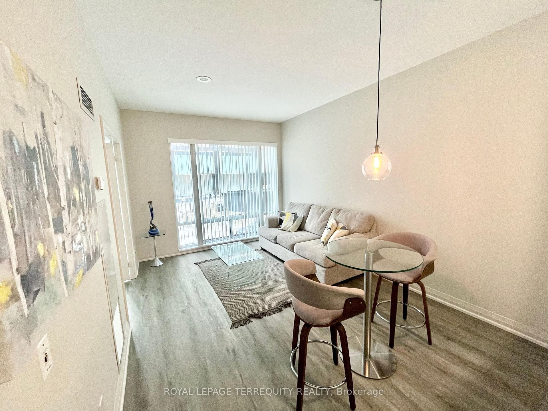 1121 Bay Street Unit 202 photo 2