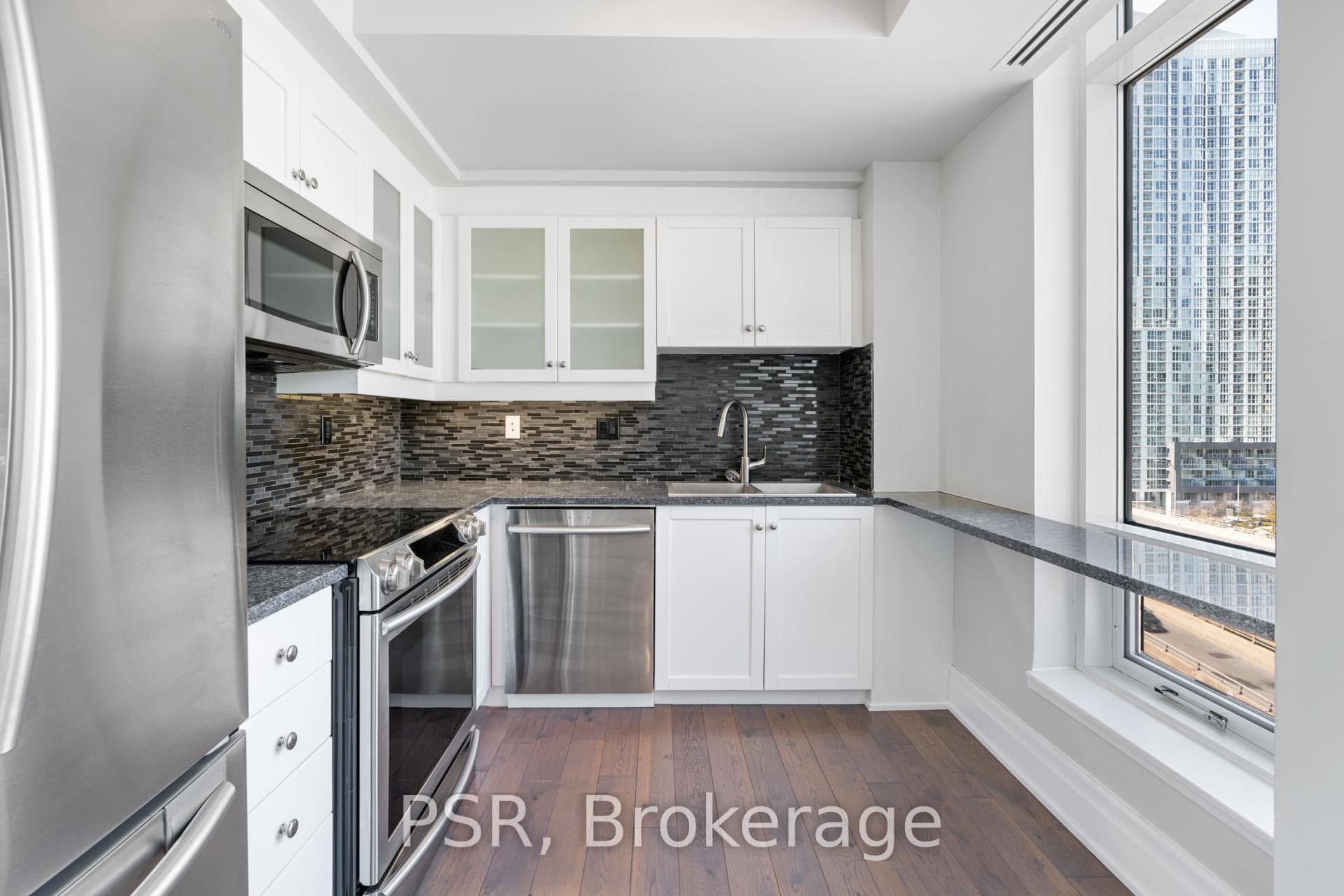 500 Queens Quay Unit 1008W photo 5