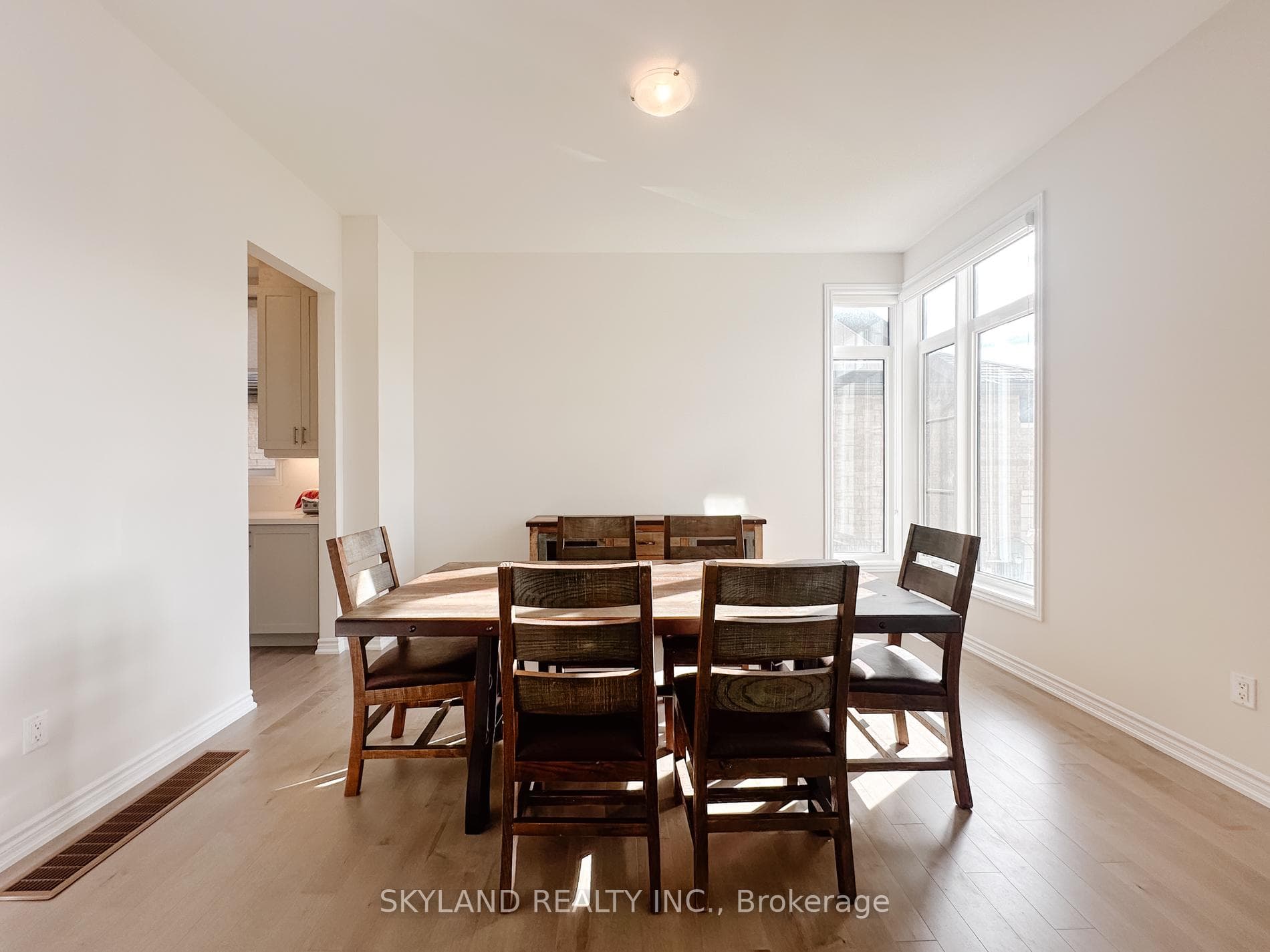 33 Del Ray Crescent photo 3