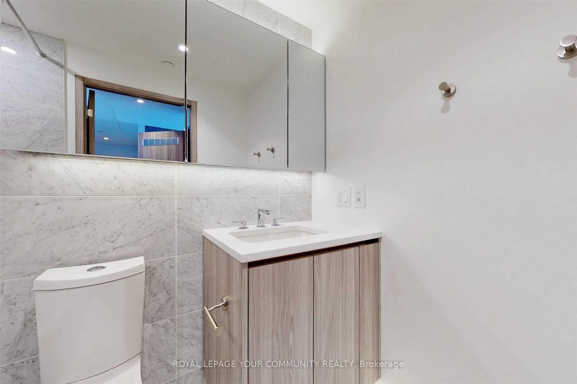 85 Mcmahon Drive Unit 2801 photo 17