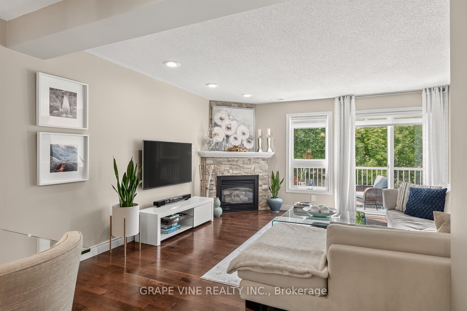 280 Bay Street Unit 14 photo 10