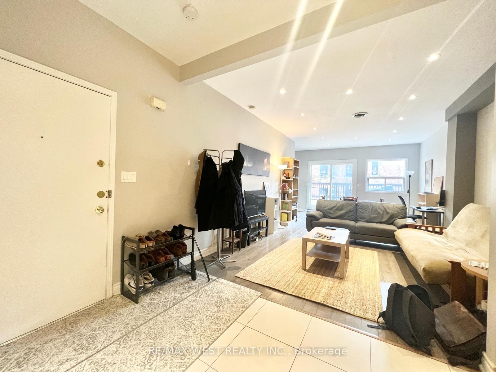 536 College Street Unit B photo 4